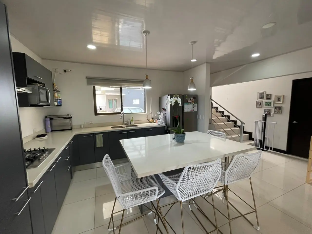 Modern 4-Bedroom Home in Grecia, Alajuela - Your Costa Rican Oasis - image 2