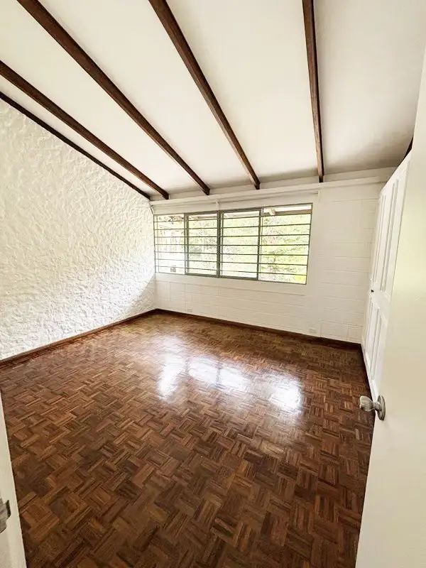 Spacious 4-Bed House for Rent in Santa Marta, Curridabat / Beautiful garden - image 9