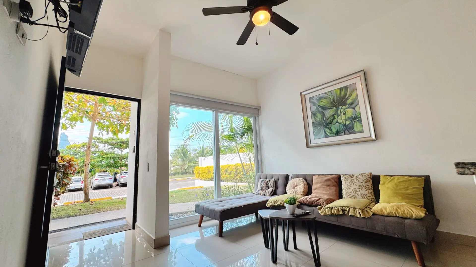 Modern 2-Bed Jacó Apartment for Rent with Pools & Playground - image 3