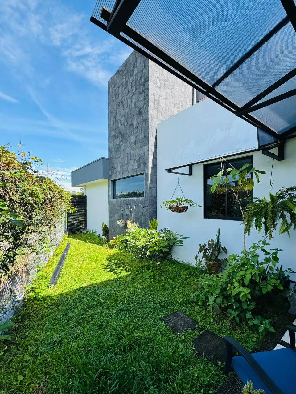 Modern 4-Bed House with Private Pool in Montezuma, Grecia, Alajuela | Built 2022 - image 2