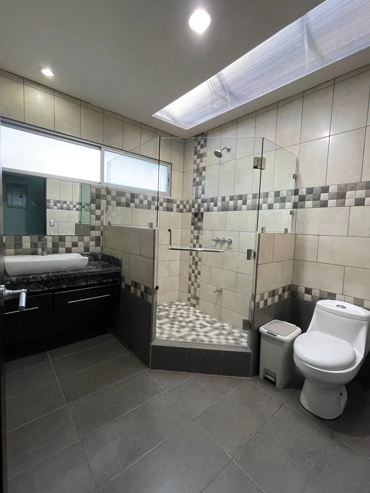 Modern 2-Bed Villa with Mountain Views in Grecia, Costa Rica - image 10