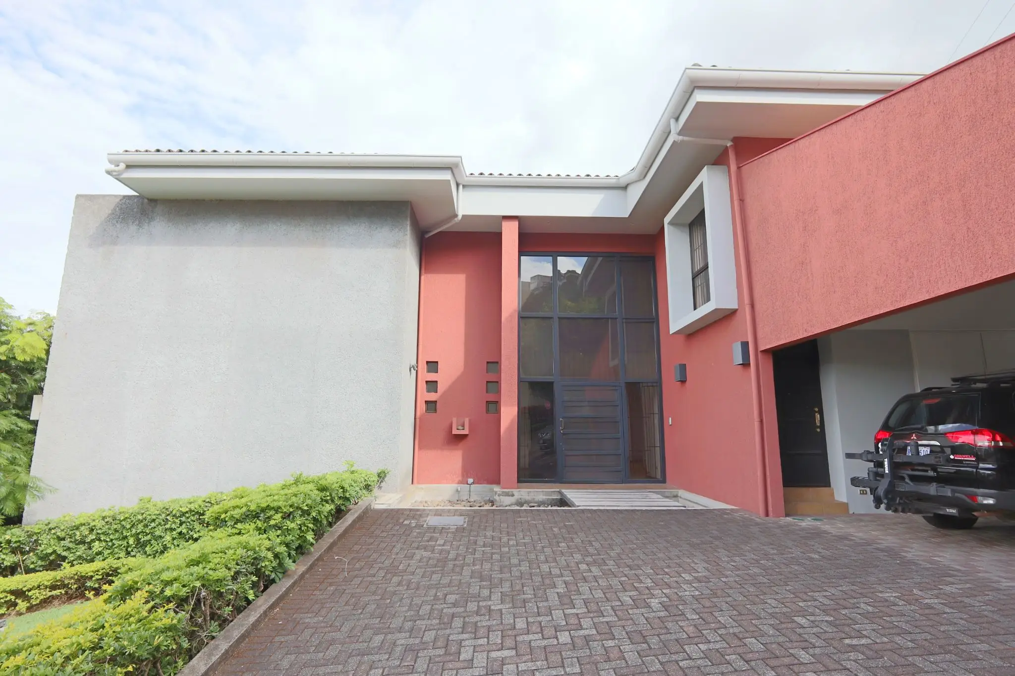 For Rent – Luxury Residence in Alto de Las Palomas, Escazú - image 3