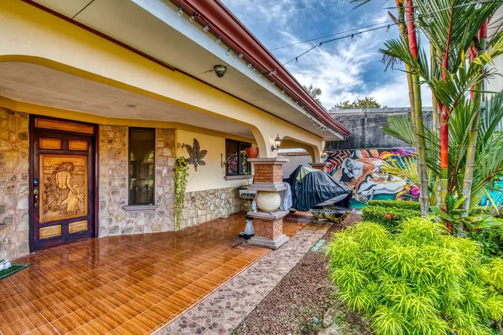Discover this beautiful property in the heart of Jaco, a home built in the classic Costa Rican style  - image 5