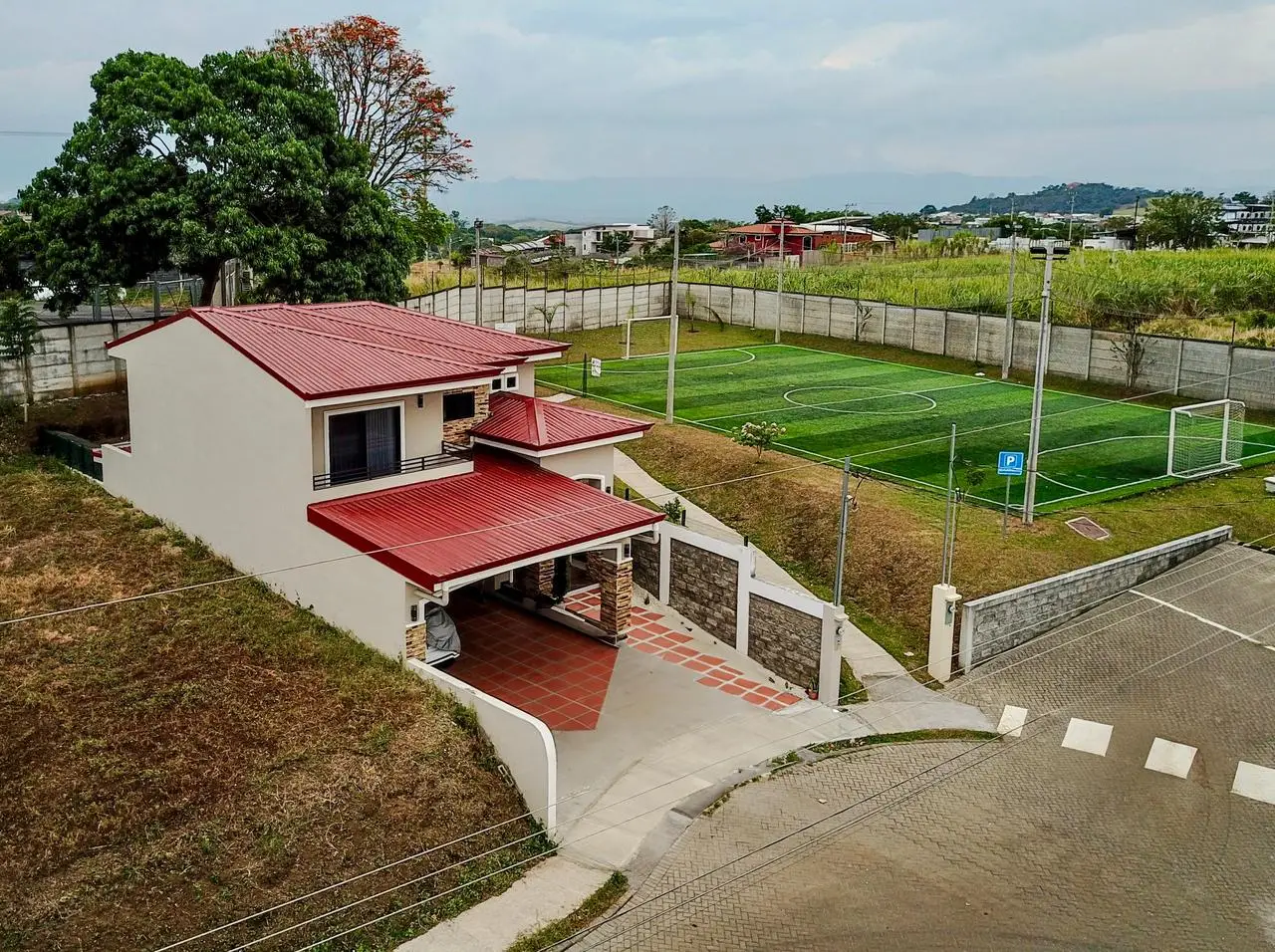 Stunning New 3-Bed, 3-Bath Home in Grecia, Alajuela - Modern Living - image 13