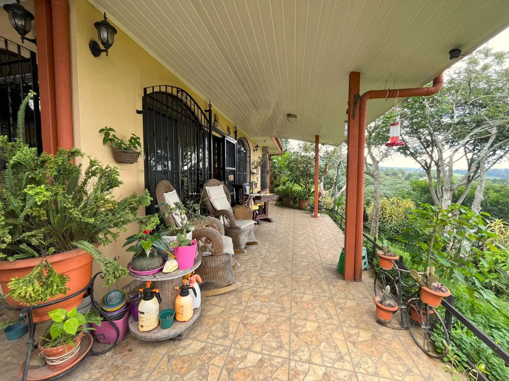 Hillside House with breathtaking Panoramic Valley Views in Santa Bárbara, Heredia - image 4