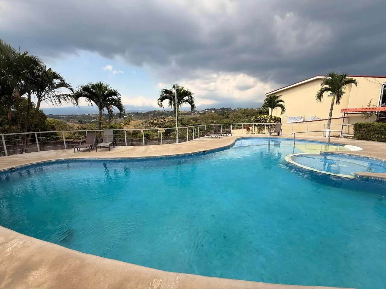 Excellent 231 m² lot on Central Avenue in Grecia, Costa Rica - image 8