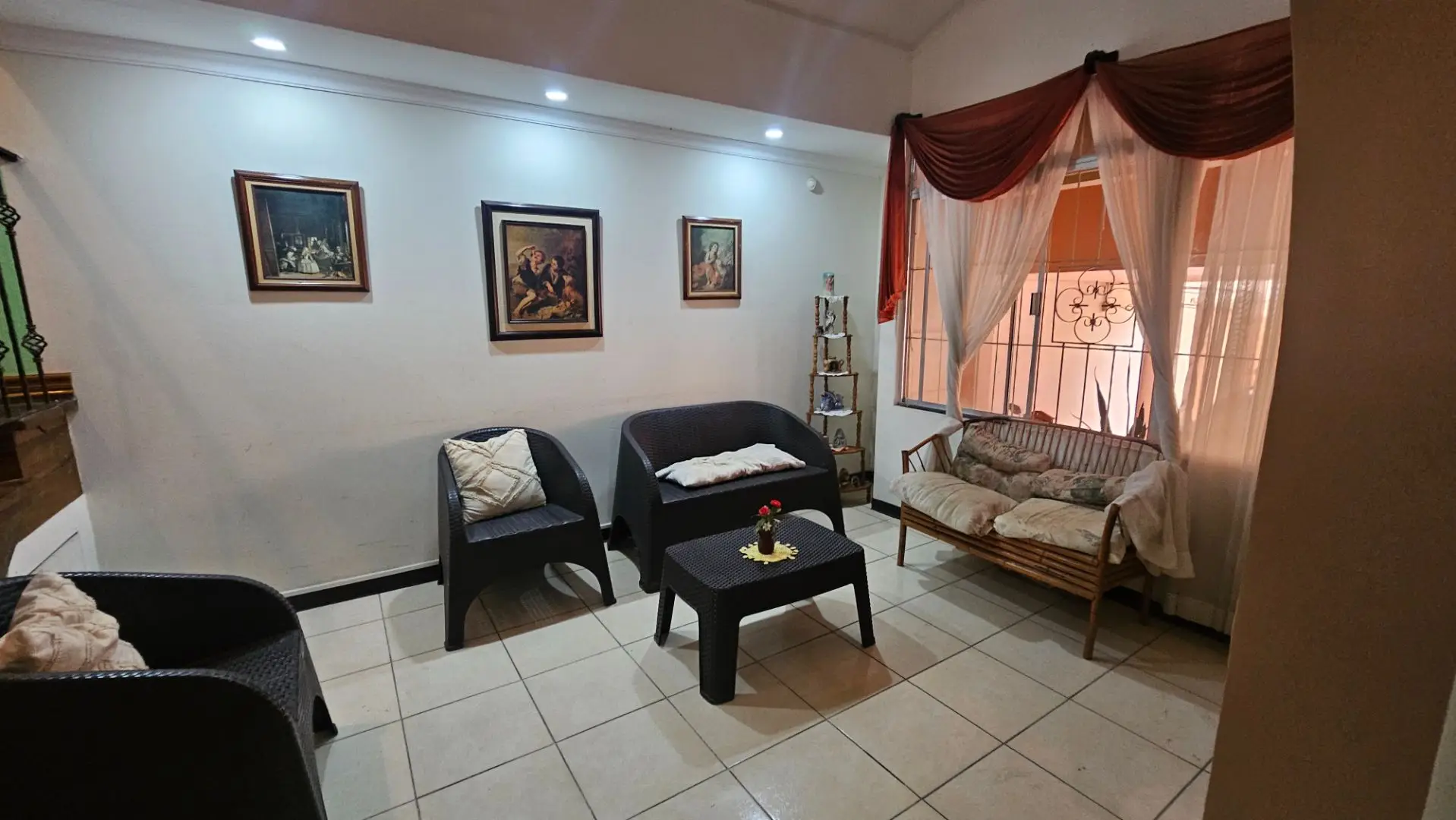 Spacious 6-Bedroom Family Home in Residencial Saint Clare, Moravia - image 8