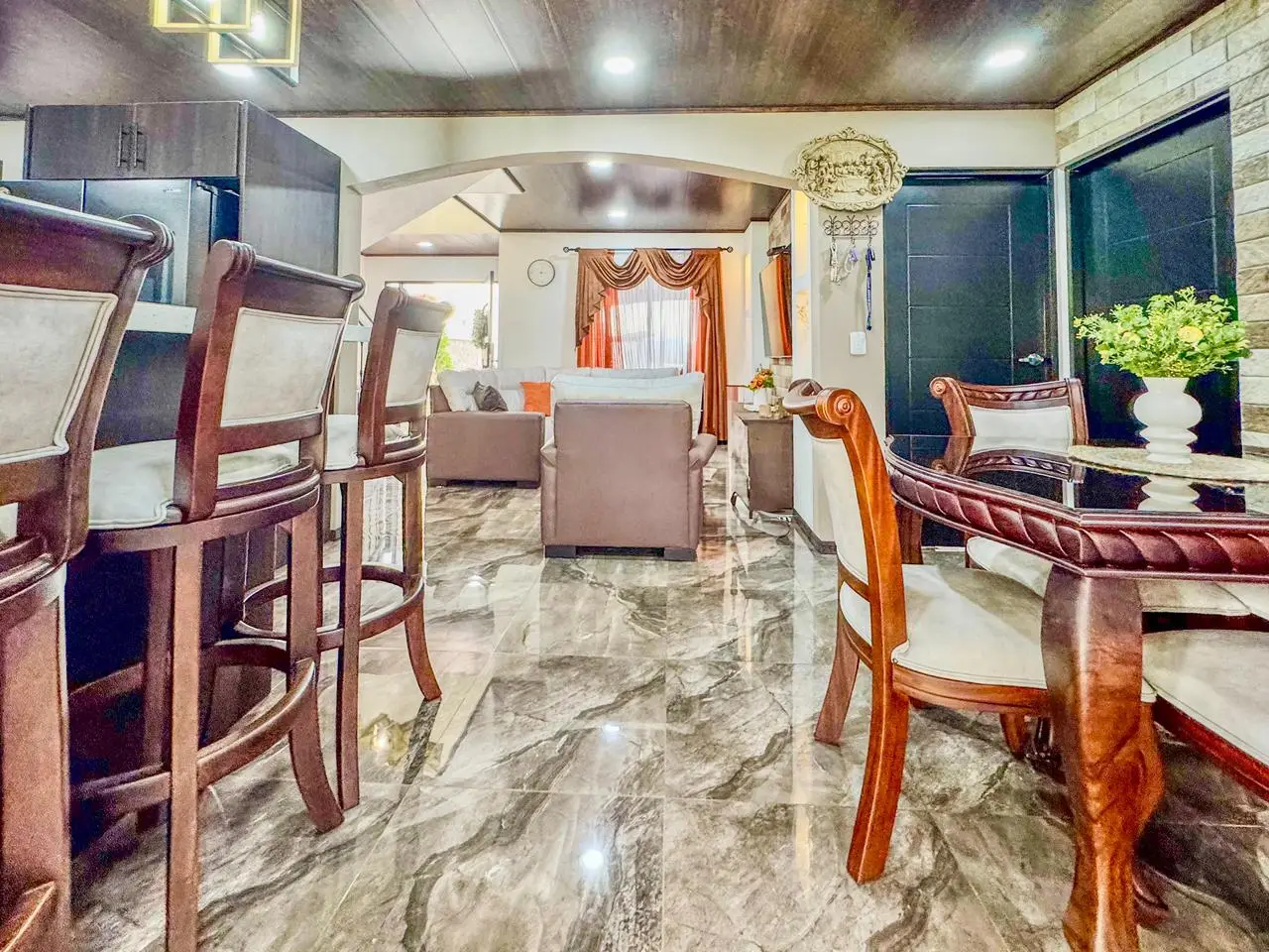 Stunning New 3-Bed, 3-Bath Home in Grecia, Alajuela - Modern Living - image 5