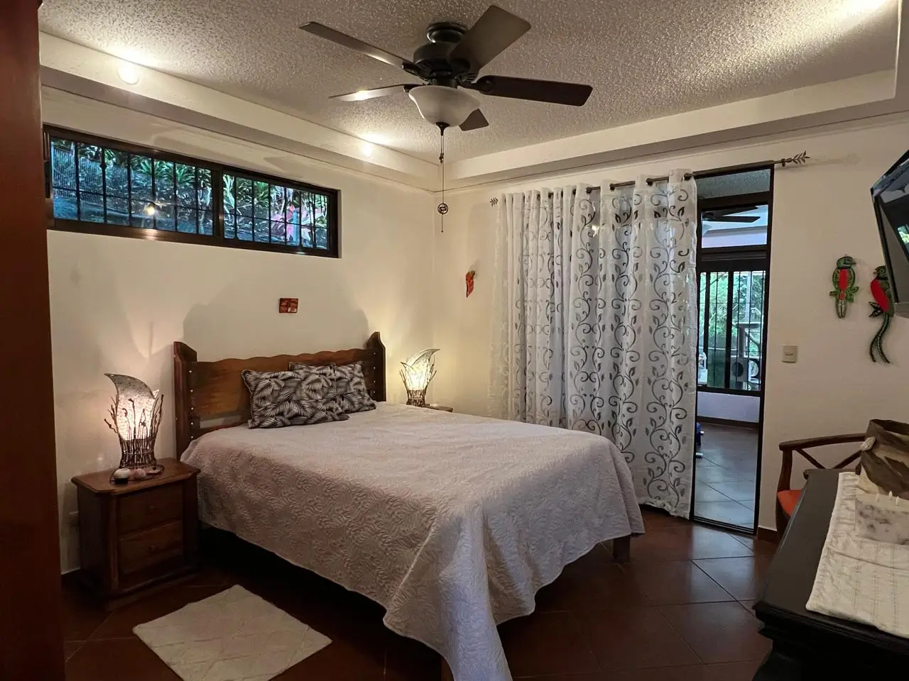 Hillside House with breathtaking Panoramic Valley Views in Santa Bárbara, Heredia - image 11