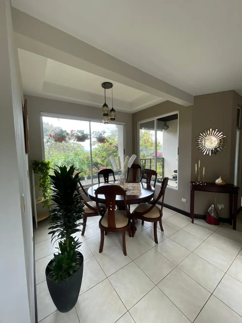 Stunning 3-Bed Modern Home with Expansive Gardens in Grecia, Costa Rica - image 4