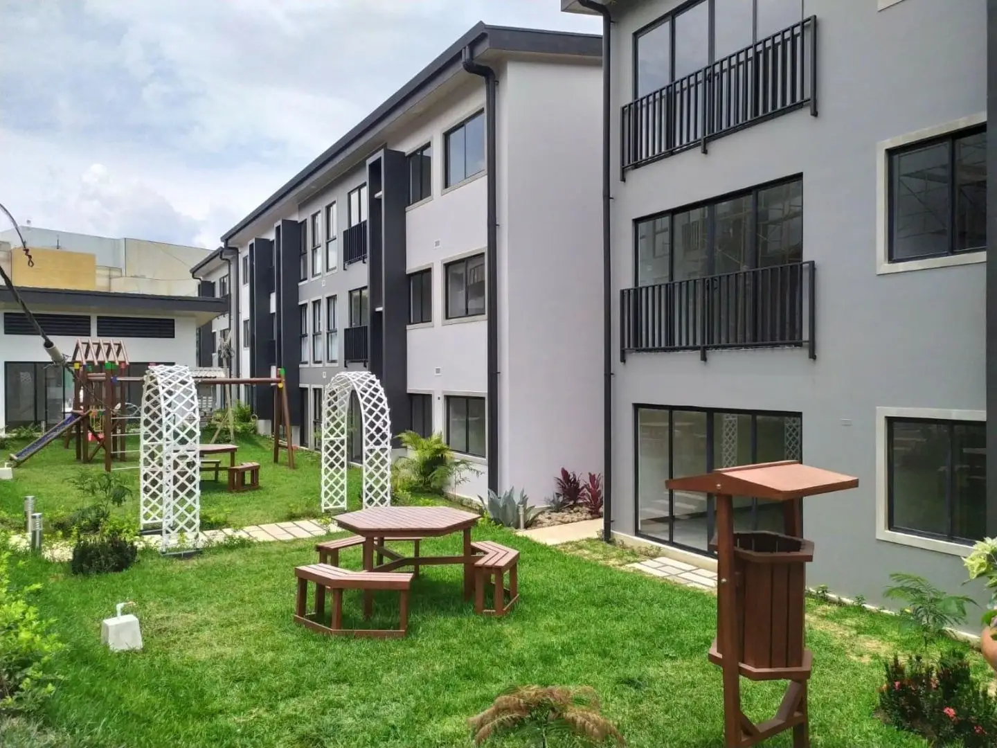 VENTA Y ALQUILER/ Apartamentos , Condominio NOVATRIANA, Alajuela - image 1