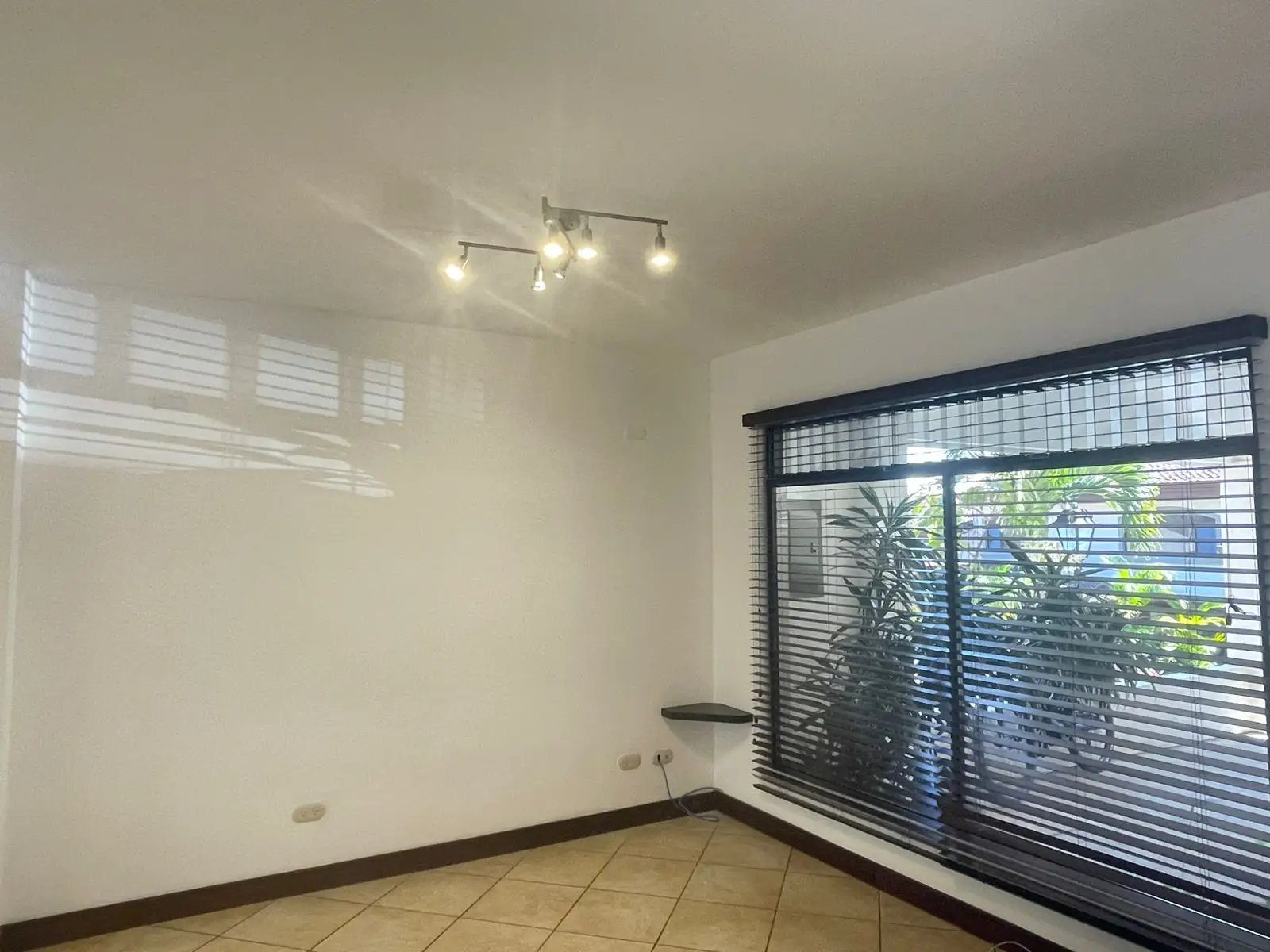 Charming 3-Bed House for Rent in Gated Community - image 2