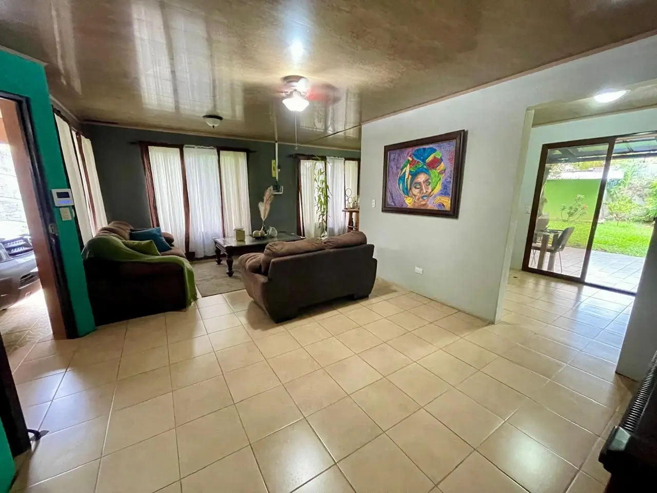 Charming 3-Bedroom Home with Lush Backyard in Grecia, Alajuela - image 7