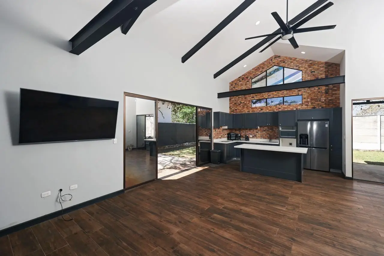 Stunning New 2-Bed, 2-Bath Modern House in La Garita, Alajuela, Built 2022 - image 5