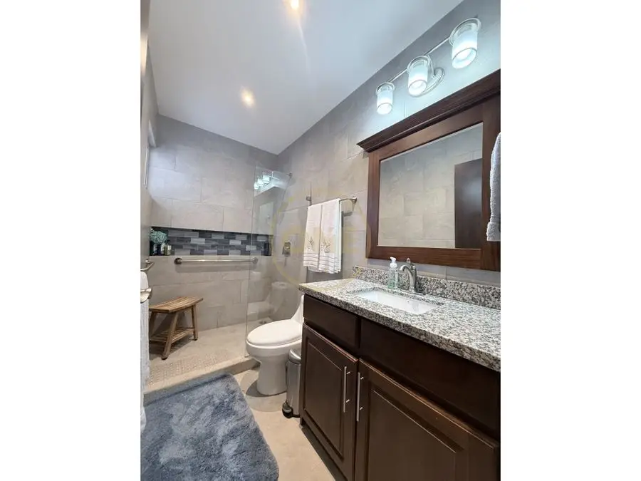 Modern 3-Bedroom Home in Jacó: Coastal Living with Resort Amenities - image 8