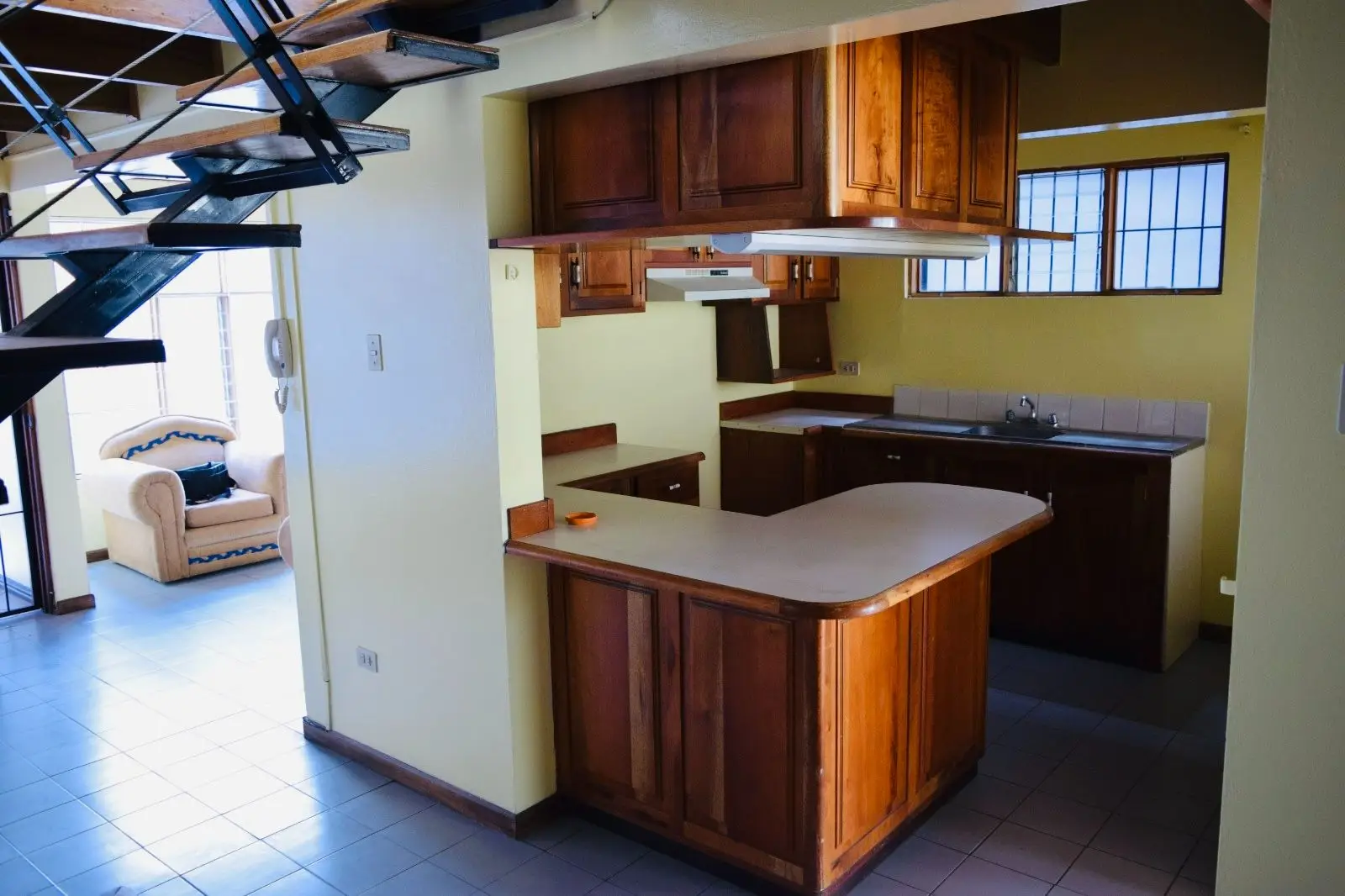 Home for sale in Cartago near the Courthouse - image 9