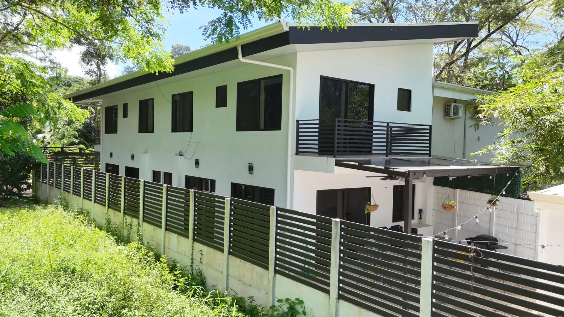 Luxury 4-Bedroom Home with Mountain Views in Playa Hermosa - image 6