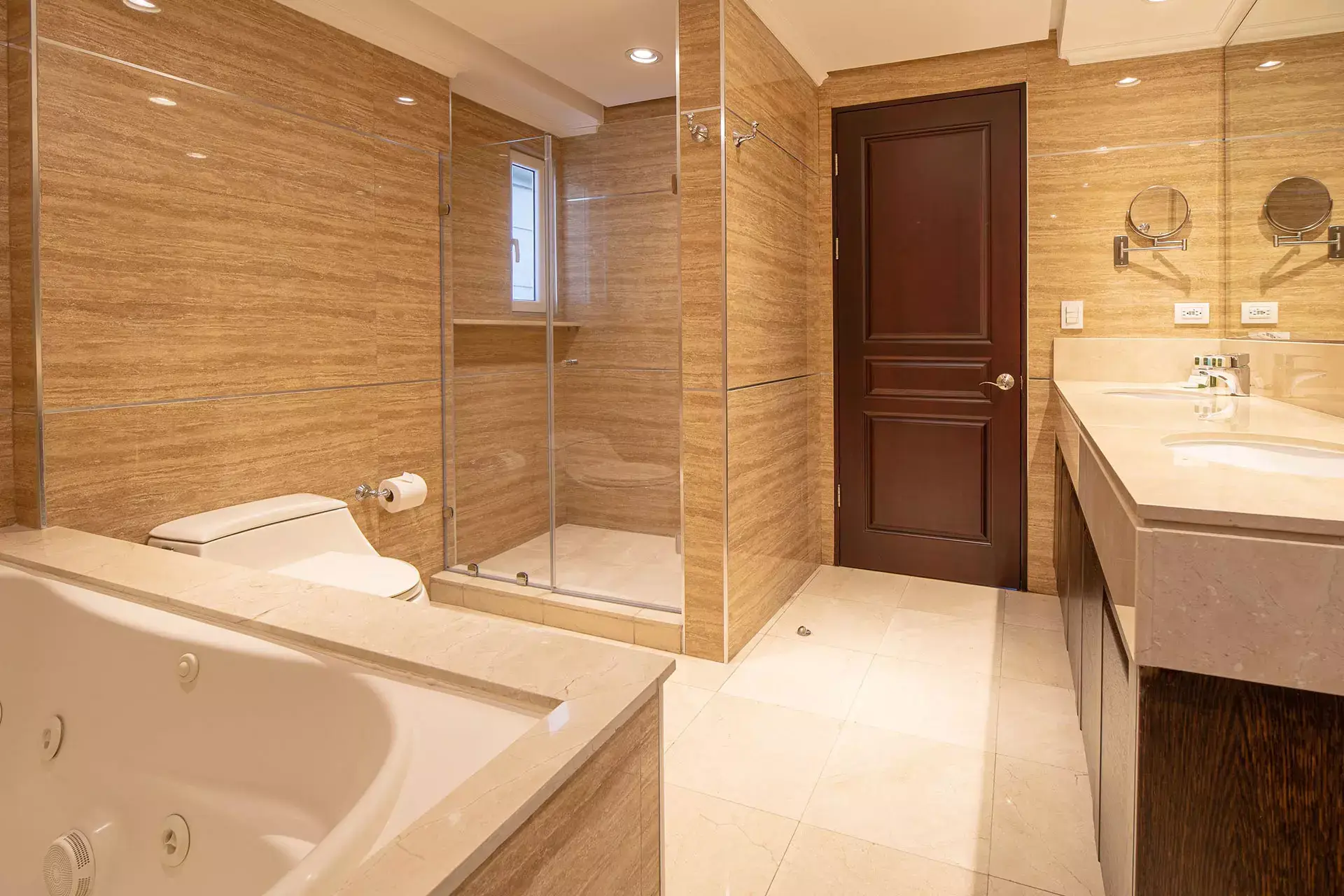 Luxury European 3 Bedroom Apartment in Laureles, Escazu - image 6