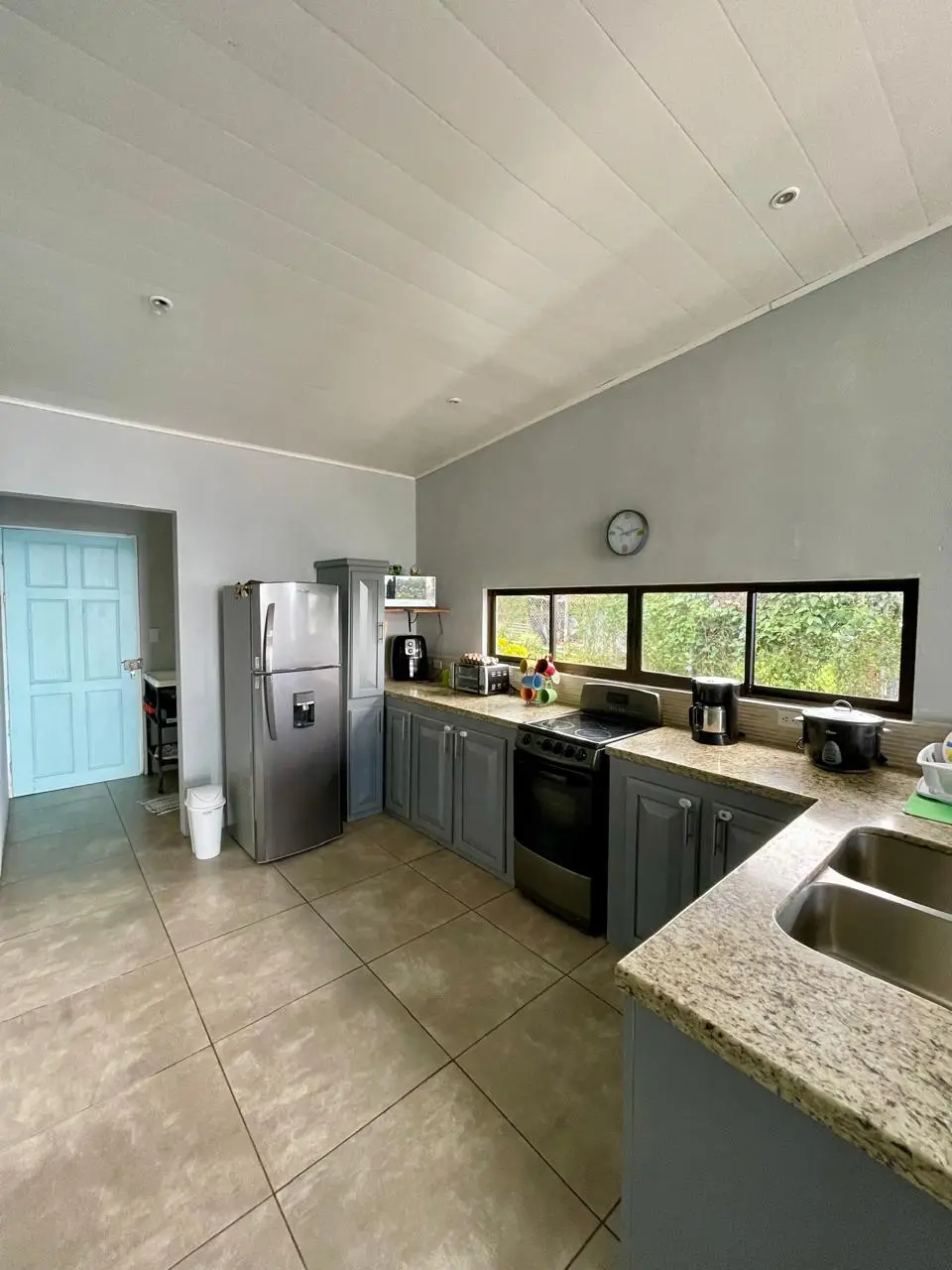 Charming 2-BR Modern Home in Naranjo with Stunning Views - image 8