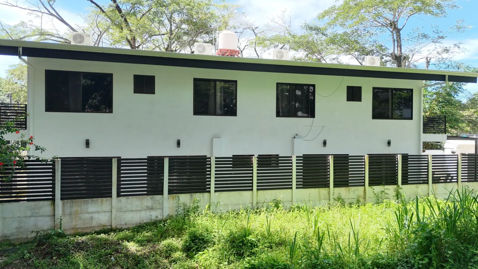 Luxury 4-Bedroom Home with Mountain Views in Playa Hermosa - image 5