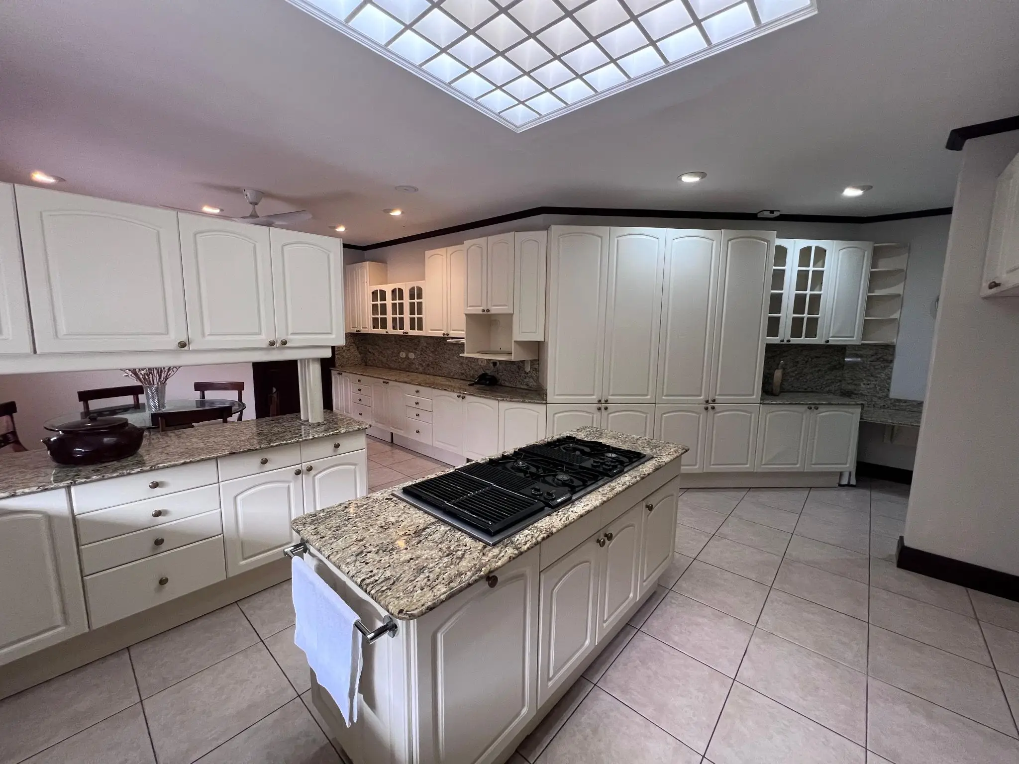 Luxury Home in Bosques de Lindora, Santa Ana - image 8