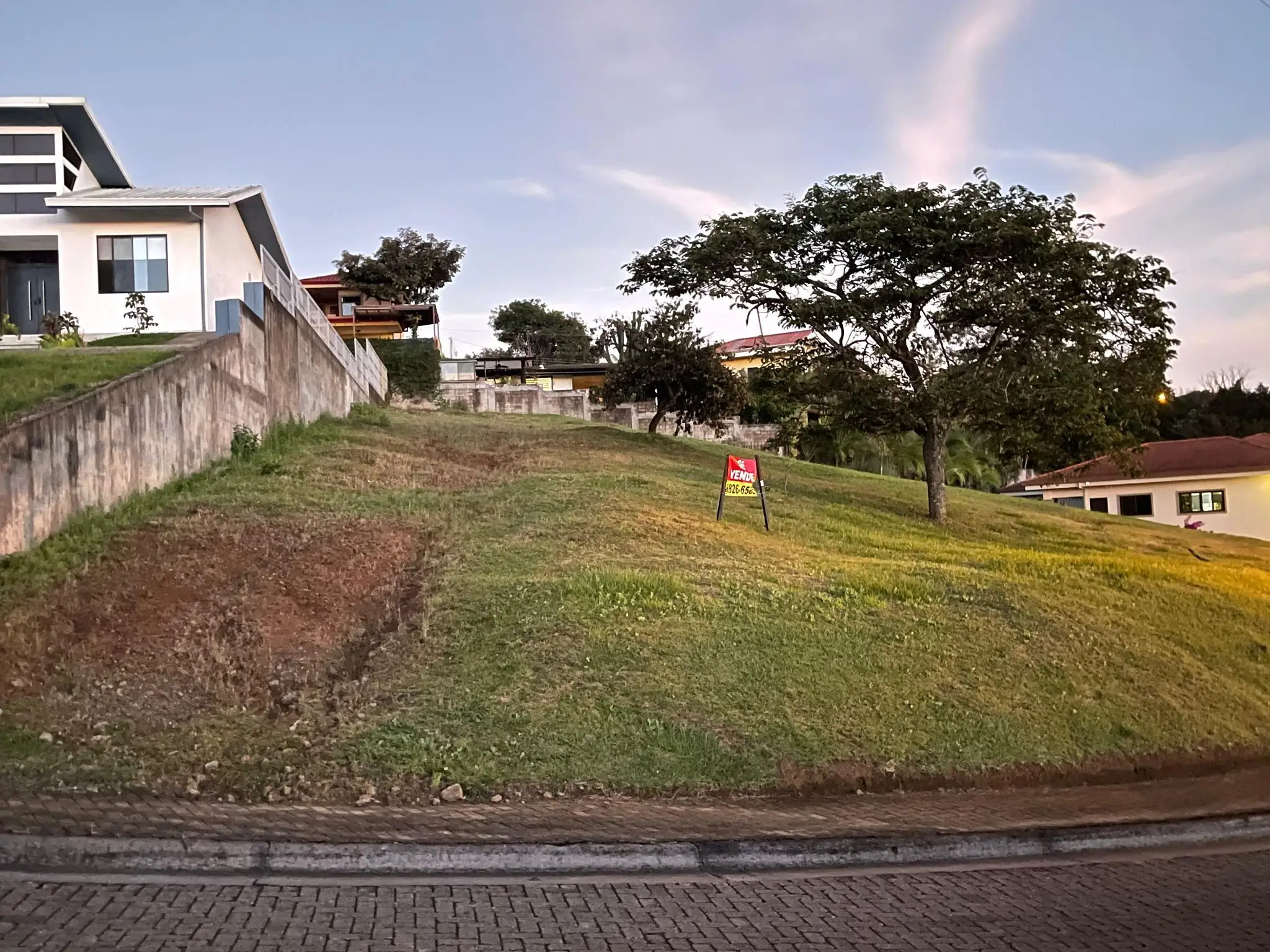 Expansive 1206 sqm Residential Lot for Sale in Grecia, Alajuela - image 10