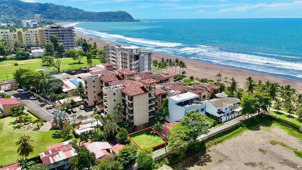 Lot just a few meters from Jaco Beach - image 1
