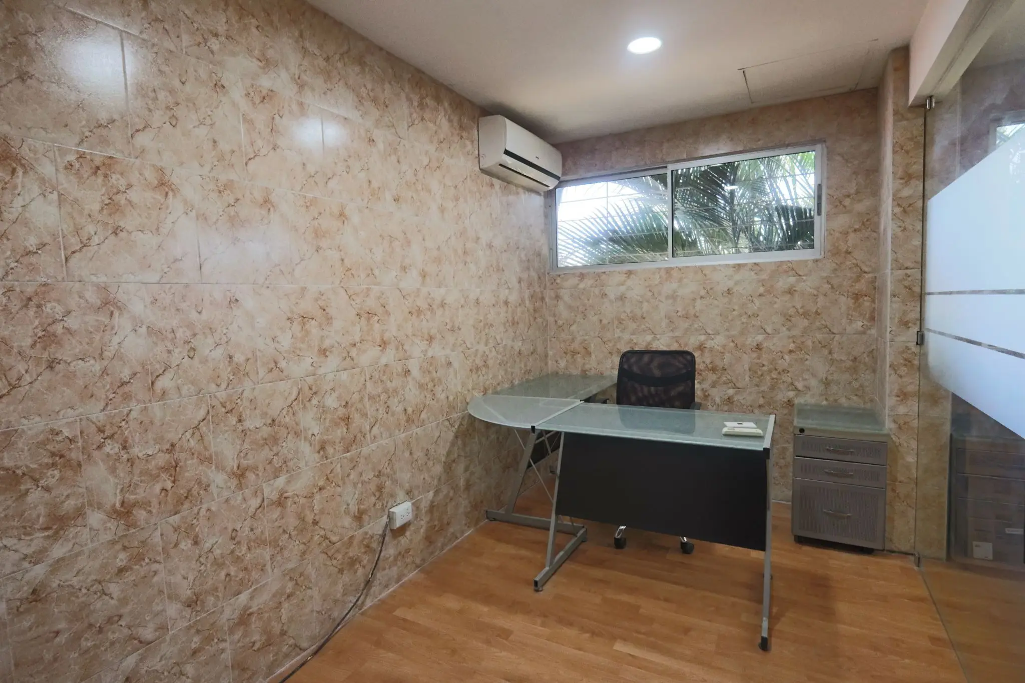 Corporate Office for Rent - image 11