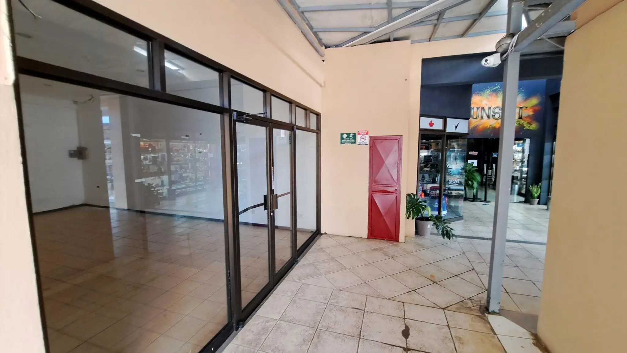 Versatile Office/Retail Space for Sale at Plaza Coral in Jacó - image 5