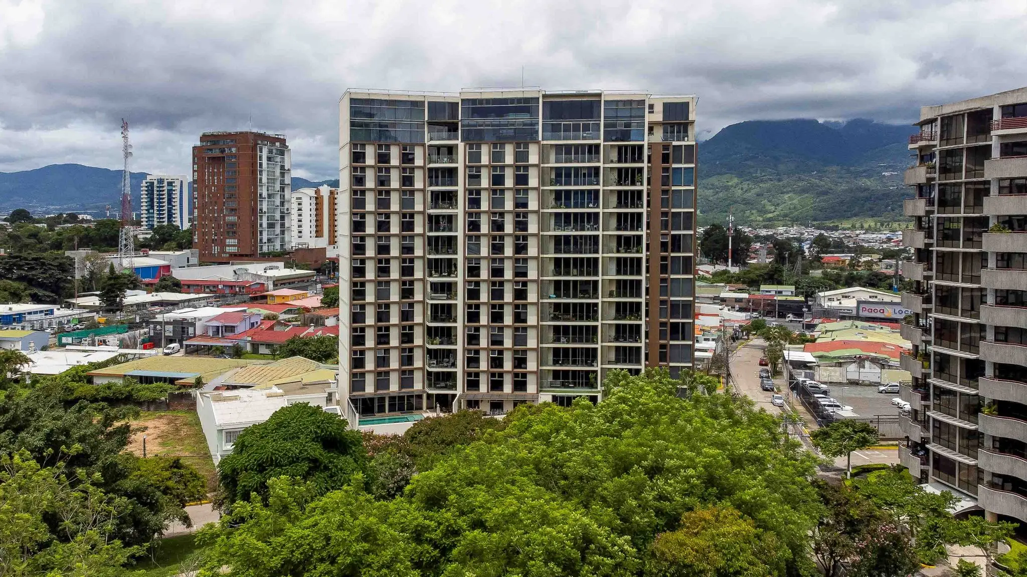 Luxury 3 bedroom Apartment in Nunciatura - image 11