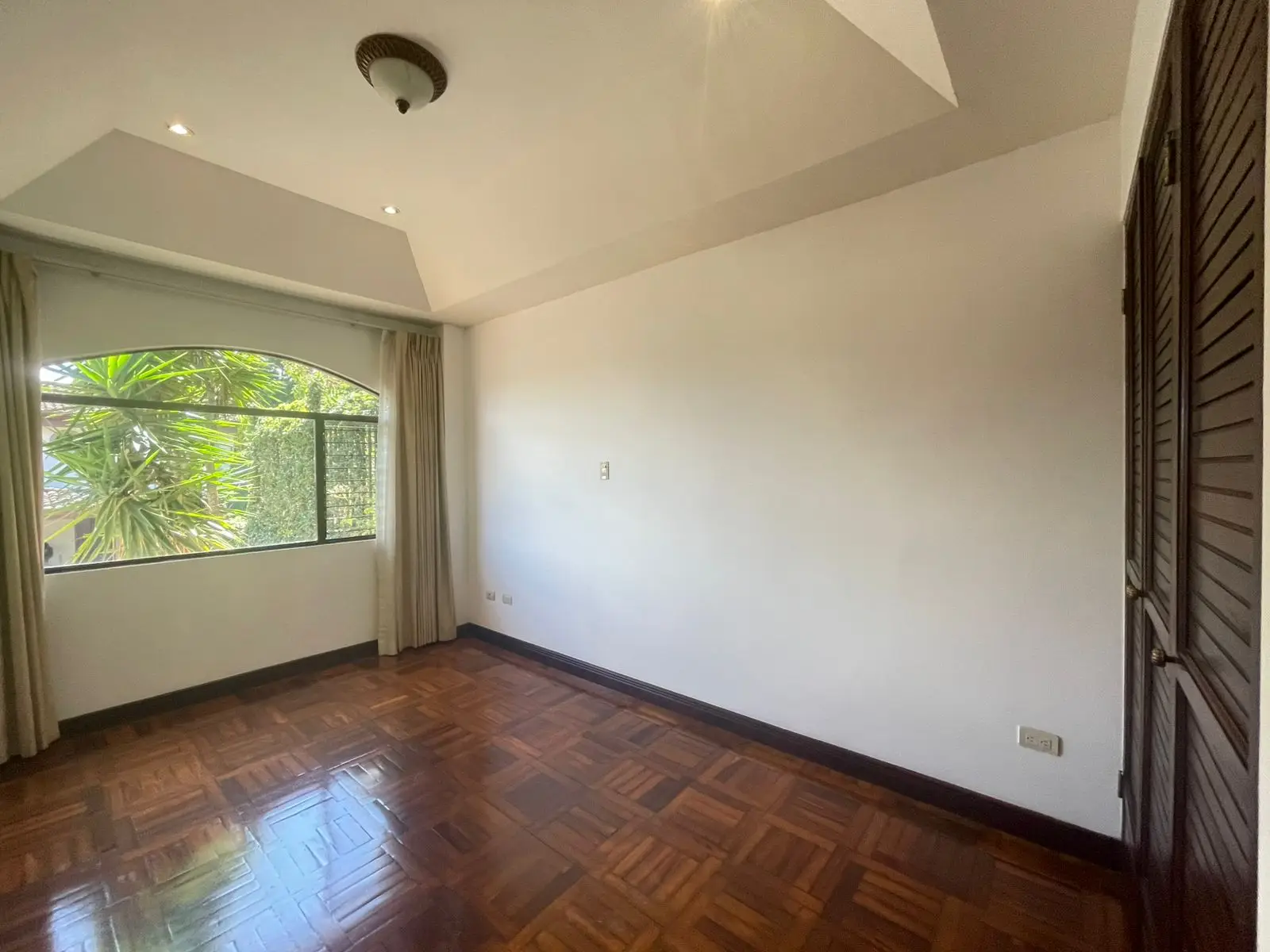 Charming 3-Bed House for Rent in Gated Community - image 14