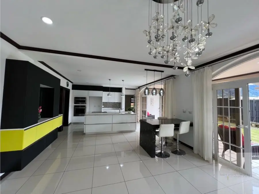 Exquisite Modern 4-BR Luxury Home in Curridabat with Mountain Views - image 10
