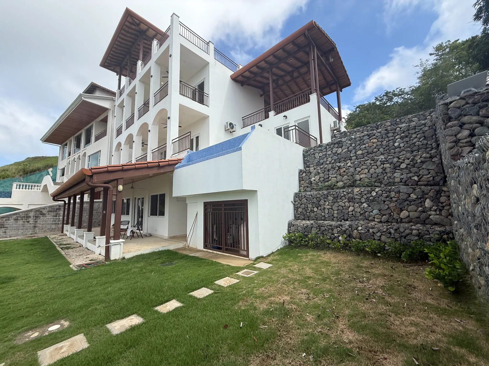 Luxury Oceanview & Mountain Retreat: A Modern 5-Bedroom Haven in Jacó, Costa Rica - image 3