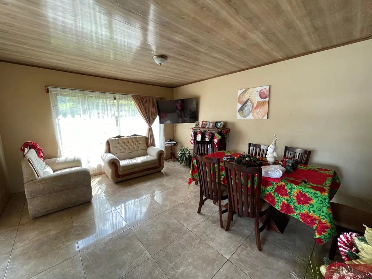 Modern 2.5-Bed Home in Grecia, Alajuela - Ideal for Families - image 3