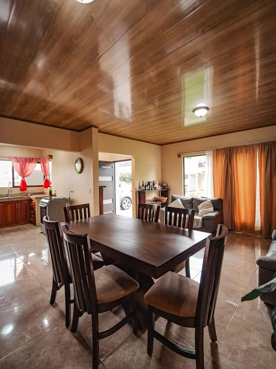 Modern 2.5-Bed Home in Grecia, Alajuela - Ideal for Families - image 8