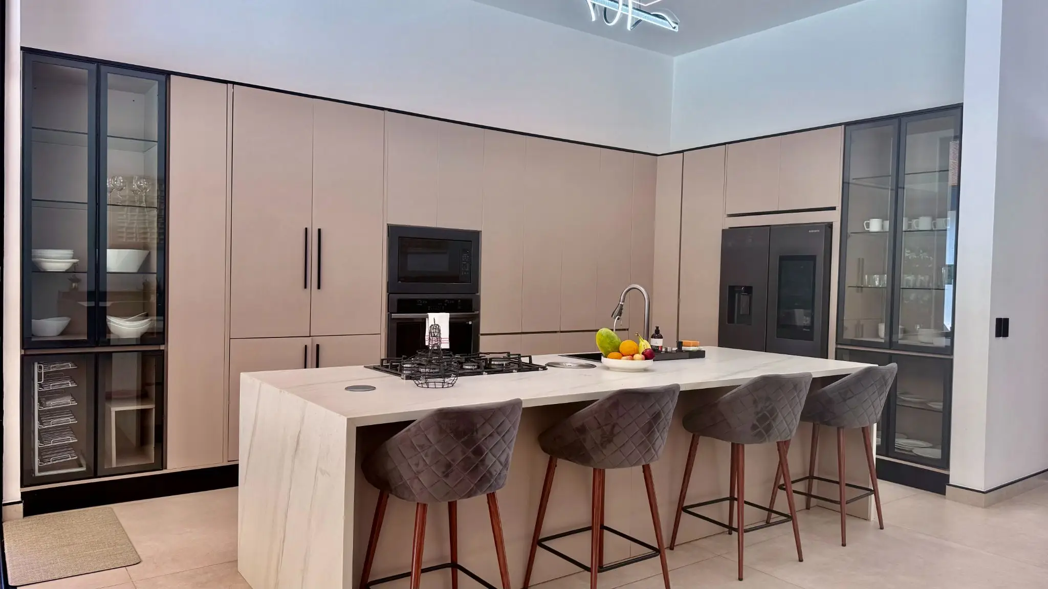 Ultra-Modern 4-Bed Luxury Villa with Pool in Herradura, Costa Rica - image 12