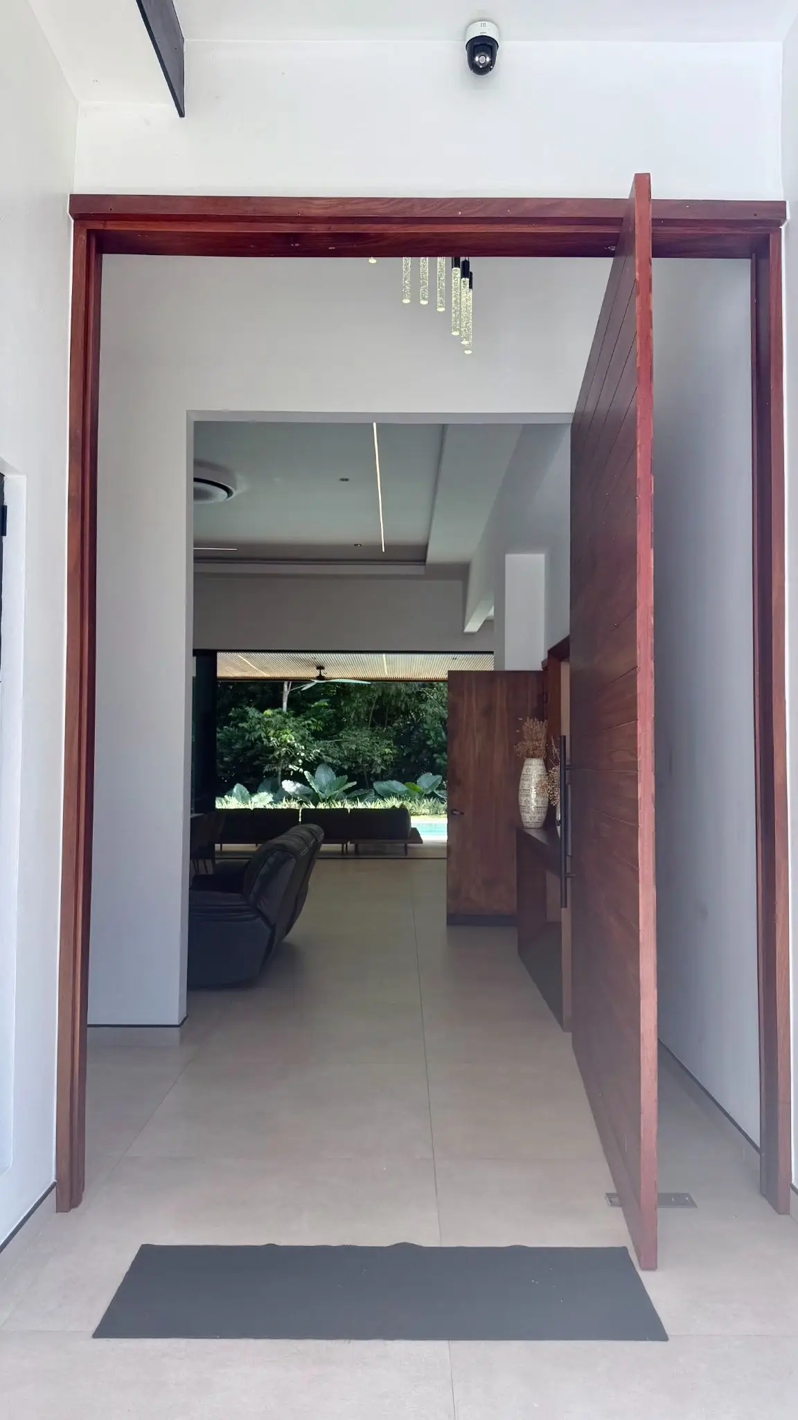 Ultra-Modern 4-Bed Luxury Villa with Pool in Herradura, Costa Rica - image 4