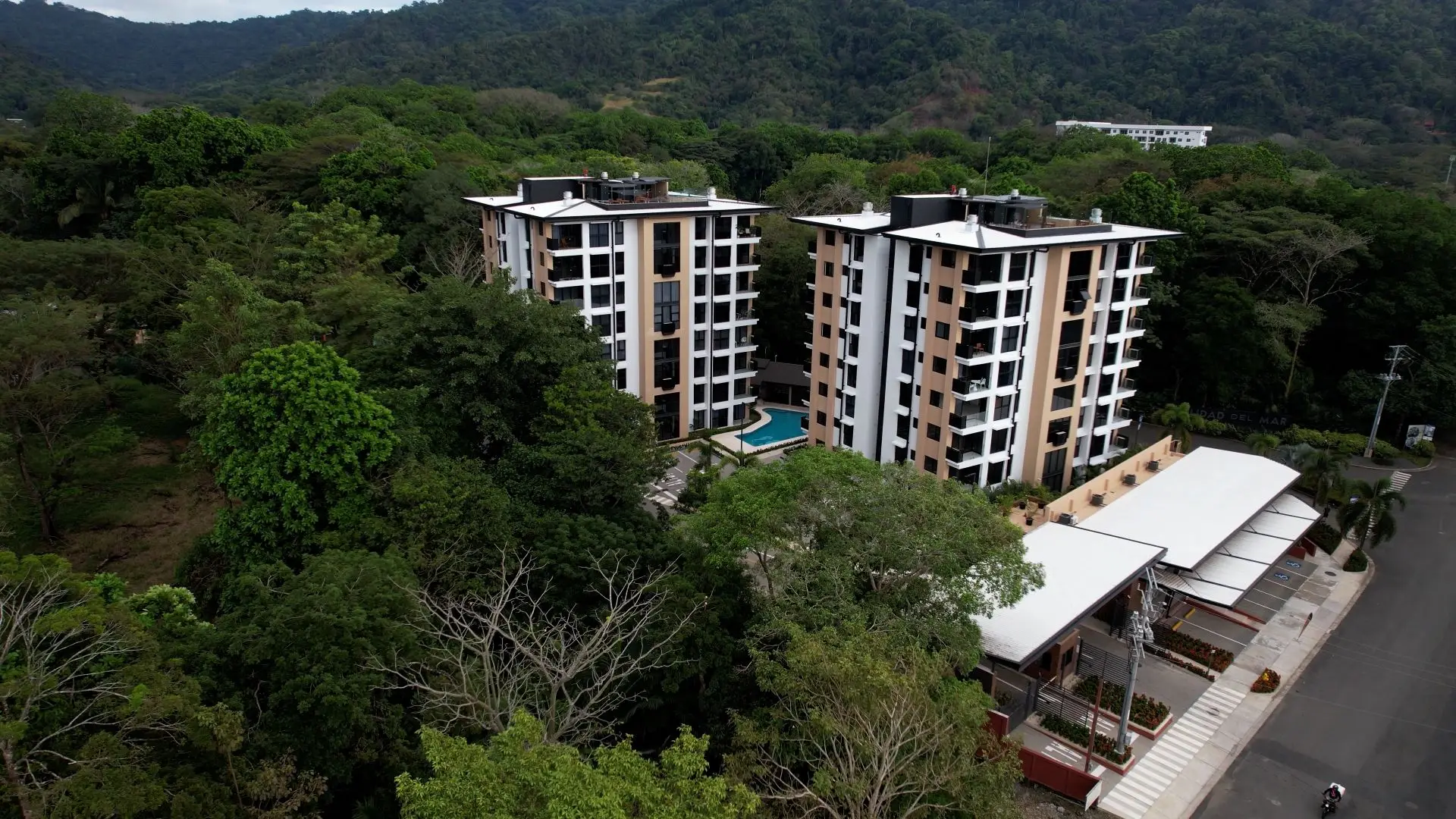 Scenic 2BR/2BA Apartment with Ocean and Mountain Views - image 12