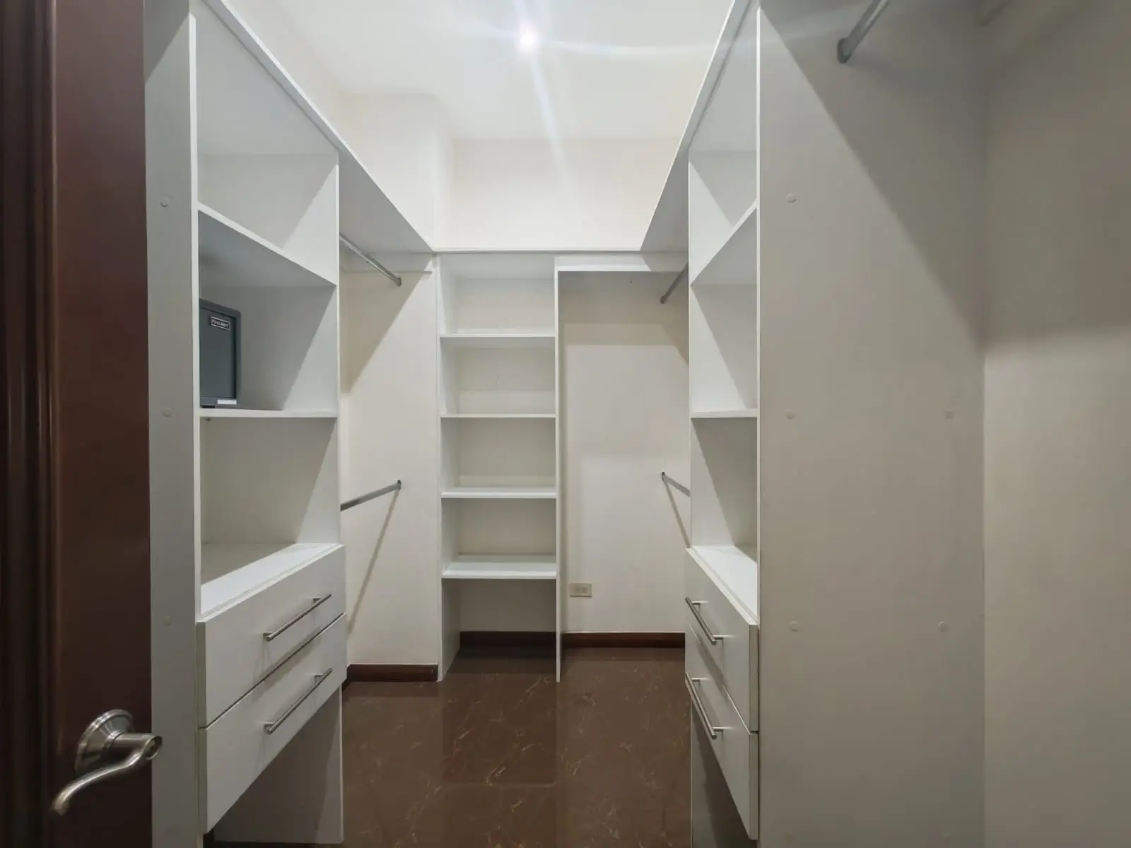 Exclusive penthouse for rent in Bello Horizonte, Escazú, with panoramic views - image 10