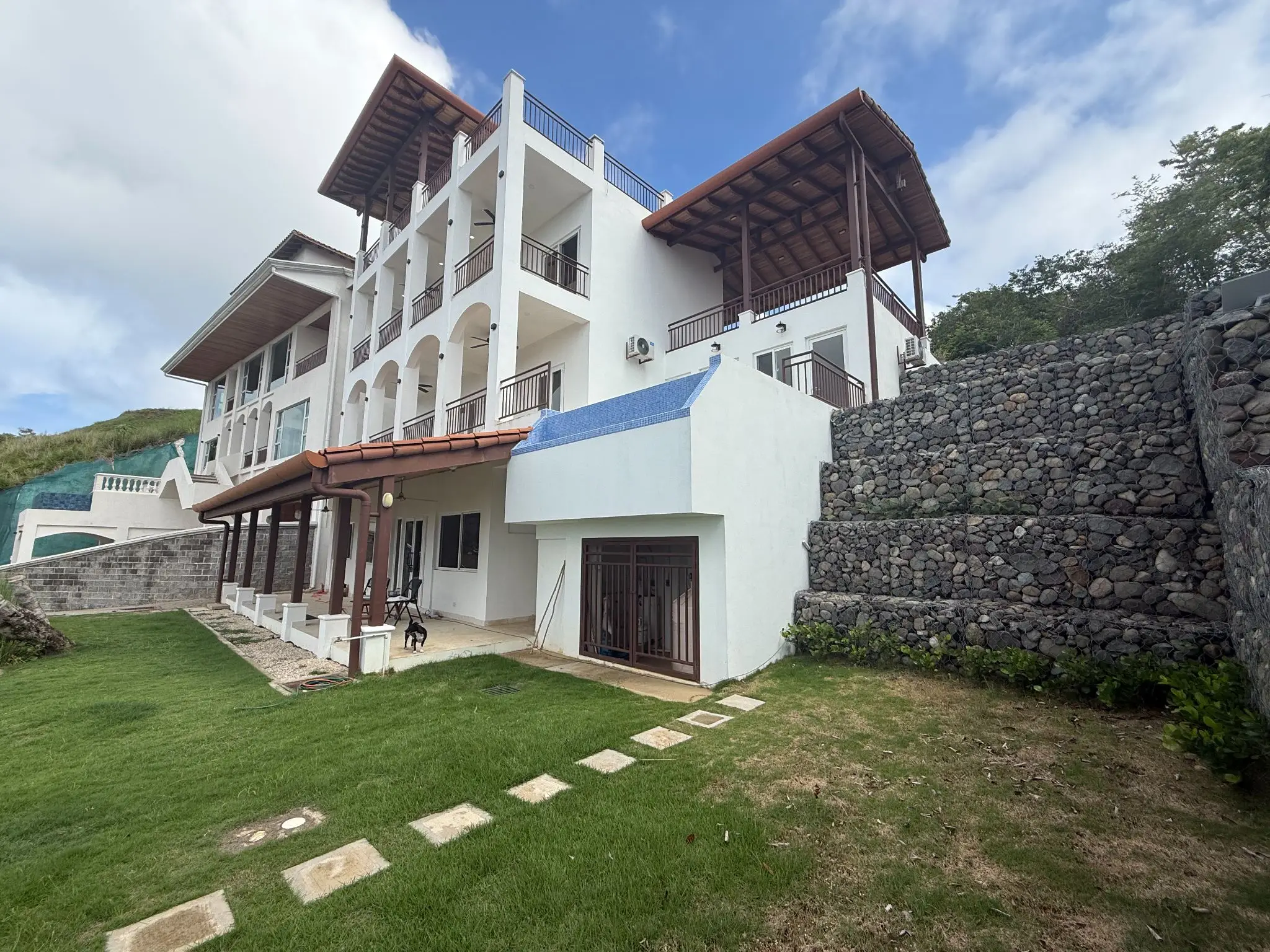 Luxury Oceanview & Mountain Retreat: A Modern 5-Bedroom Haven in Jacó, Costa Rica - image 8