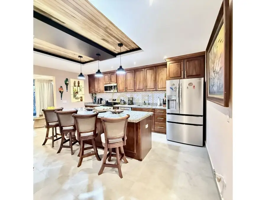 Modern 3-Bedroom Home in Jacó: Coastal Living with Resort Amenities - image 5