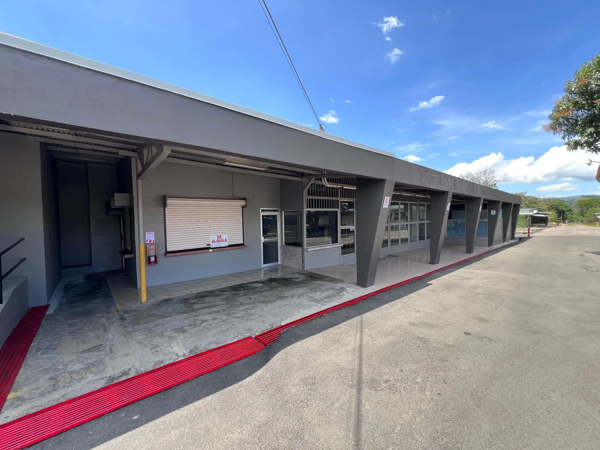 Alajuela Commercial Building: Prime Investment Opportunity - image 4