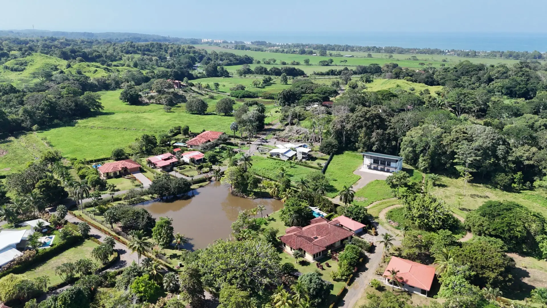 Tropical Luxury Estate with Private Lake, Pool & Prime Location Near Costa Rica’s Best Beaches” - image 7