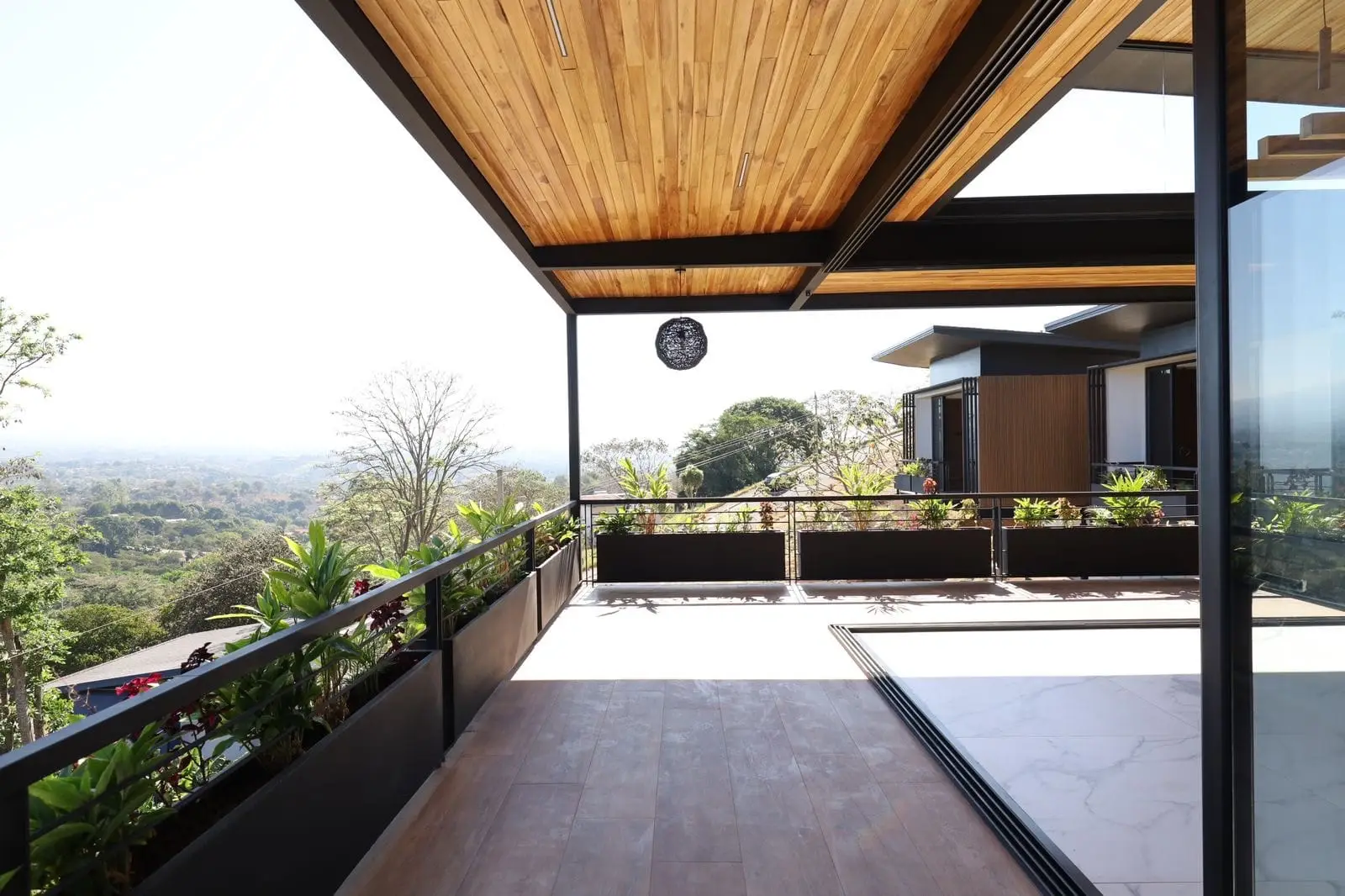Exclusividad y Naturaleza: Residencia de Lujo con Vistas Panorámicas en Naranjo - image 8