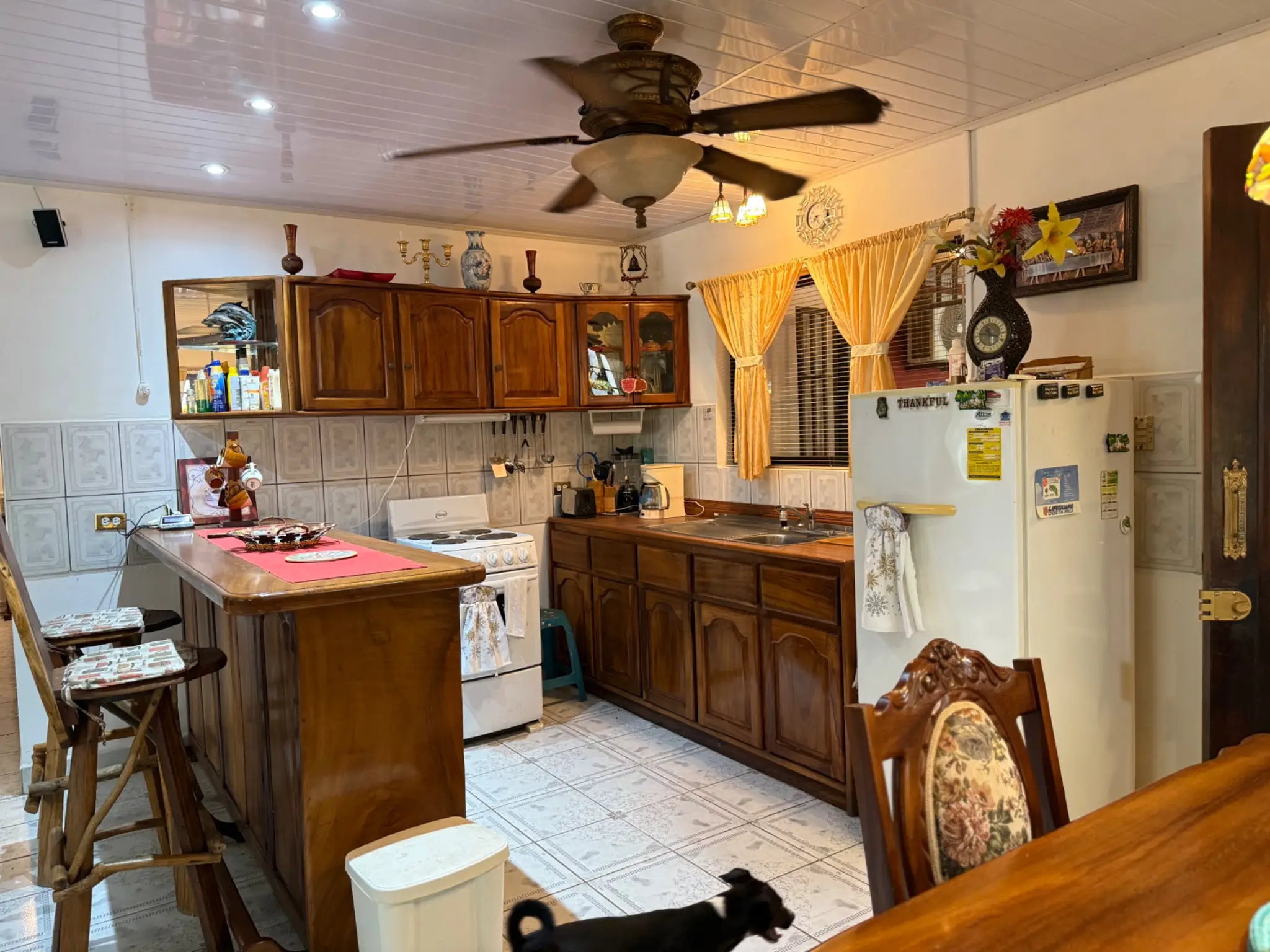 CHARMING  HOME WITH SCENIC FOREST VIEWS  - image 9