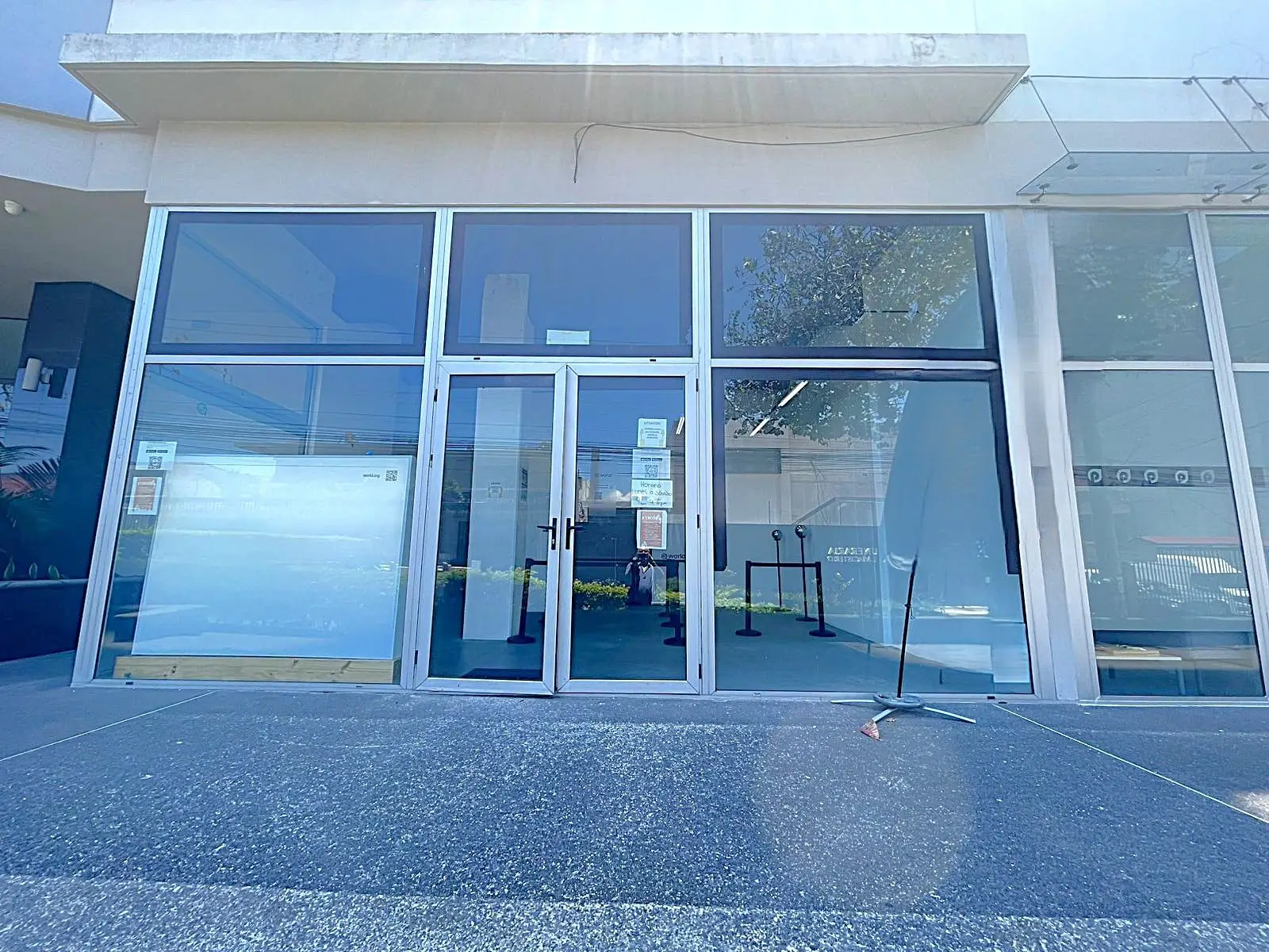  Características Descripción detallada Oficina / Local Comercial en Alquiler – Torre Paseo Colón, Ave. 1 - image 2