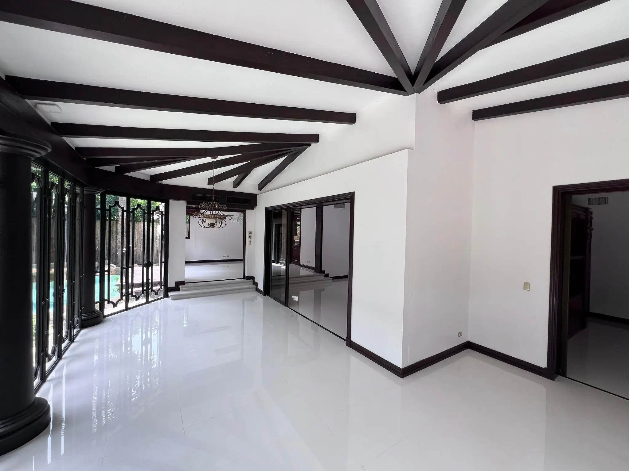 Luxury Estate in Hacienda Lindora, Santa Ana - image 2