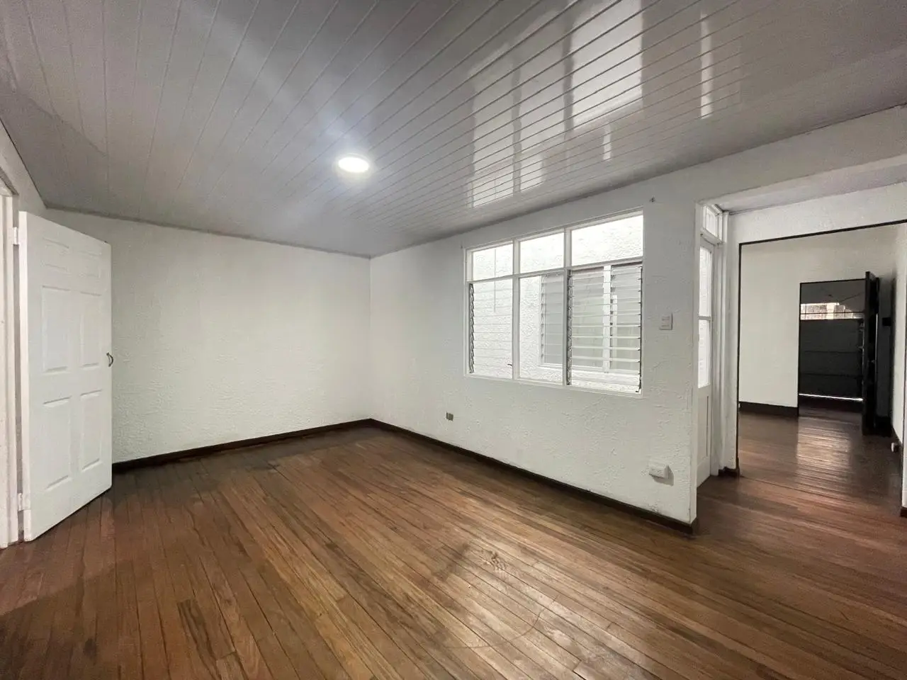 Alquiler Local Comercial Bo. Escalante - image 7